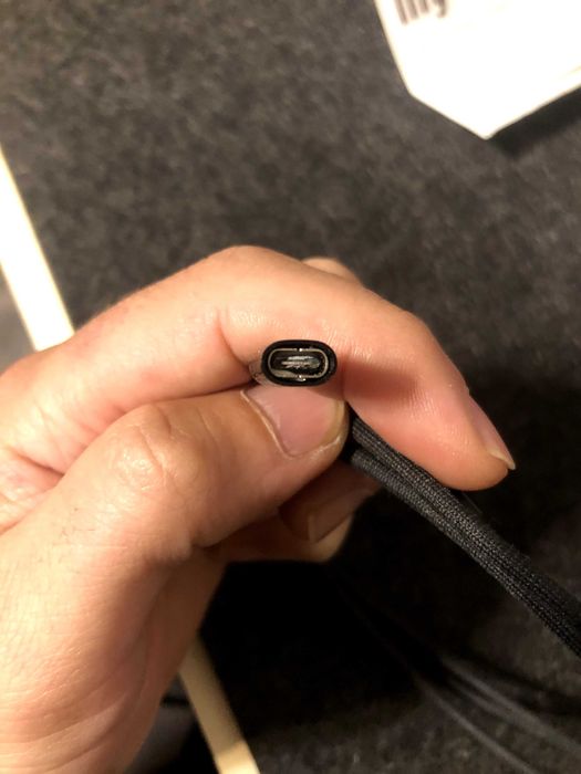 Продавам Magic Mouse, Space Grey закупен е от Saturn Германия.