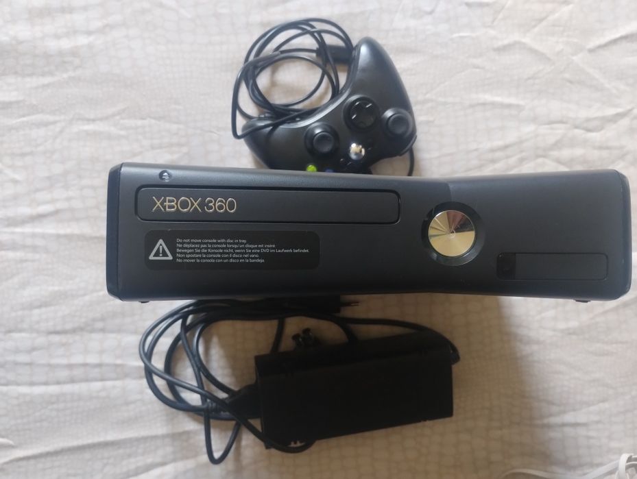 Xbox 360 slim 4gb