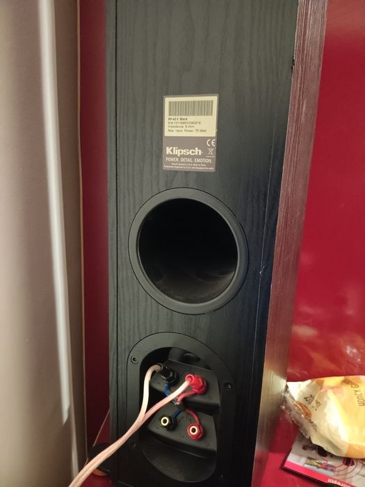 Boxe audio cu conectare prin cablu