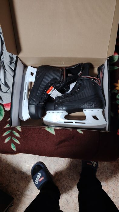 Продам коньки хоккейные Модель:Terret