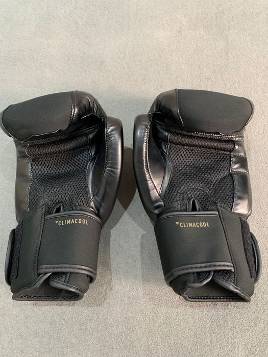 Боксови ръкавици adidas