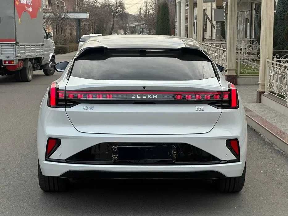 Zeekr 001 4WD 700km pod zakaz