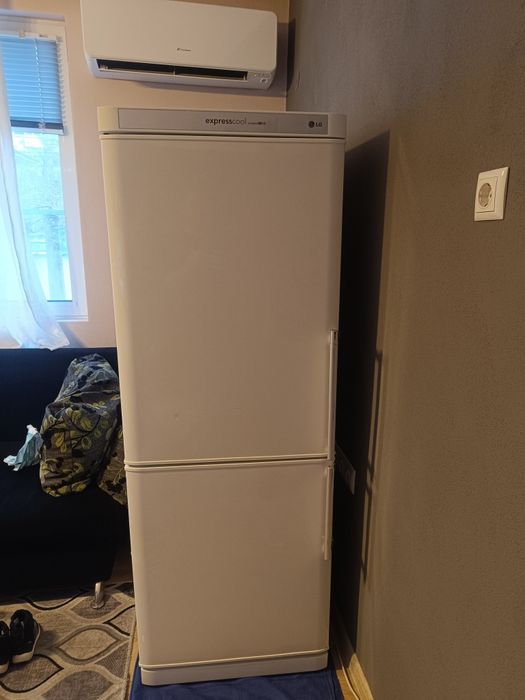 Хладилник с фризер LG!