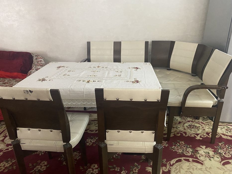 Продам стол стулья уголок