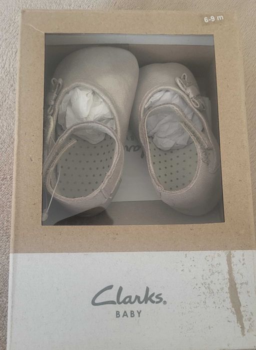 Бебешки обувчици Clarks
