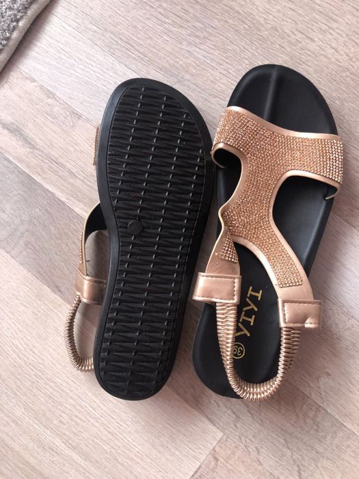 Златисти самдали