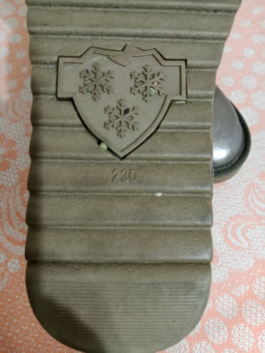 Продам Уги женские