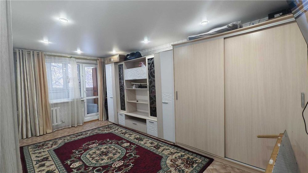 Продам 3х комн квартиру на 6 мкр квадратный корридор