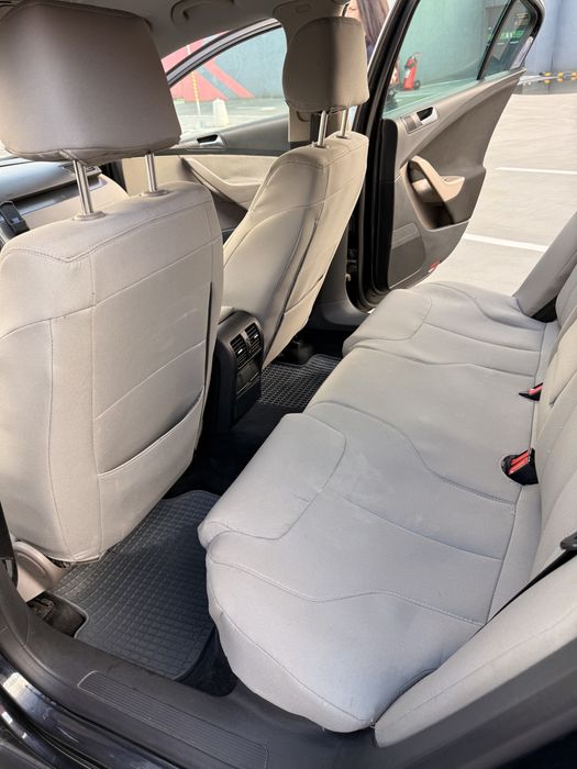 Volkswagen Passat B6 Berlină | 1.9 TDI 105 CP | Xenon | Cameră Marșarier | Încălzire în Scaune | Foarte bine întreținut