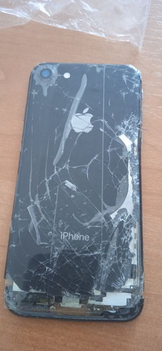 Продам 2 Айфона 8