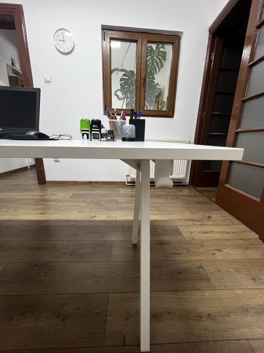 Birou si scaun albe IKEA