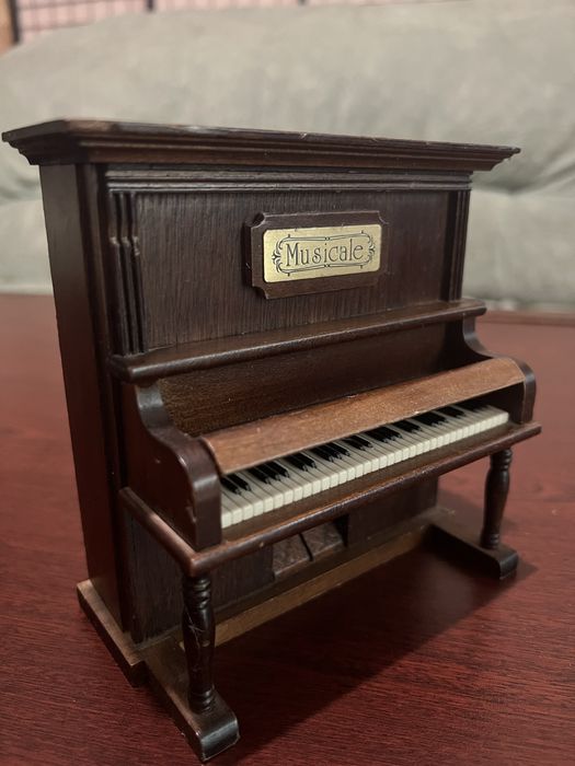 Музикална играчка пиано