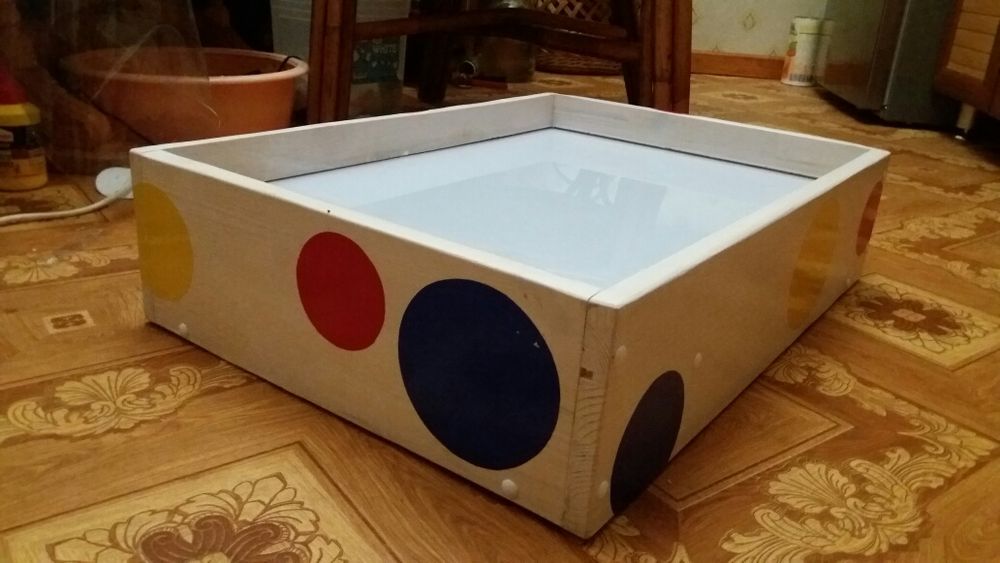 Стол для рисования песком. Детское творчество.