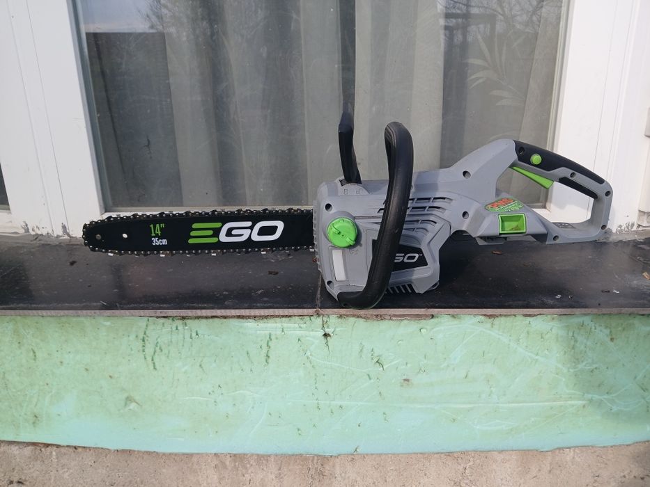 Drujbă nouă EGO-pe baterie+încărcător-7,5Ah-lama 35 cm-motor brushless