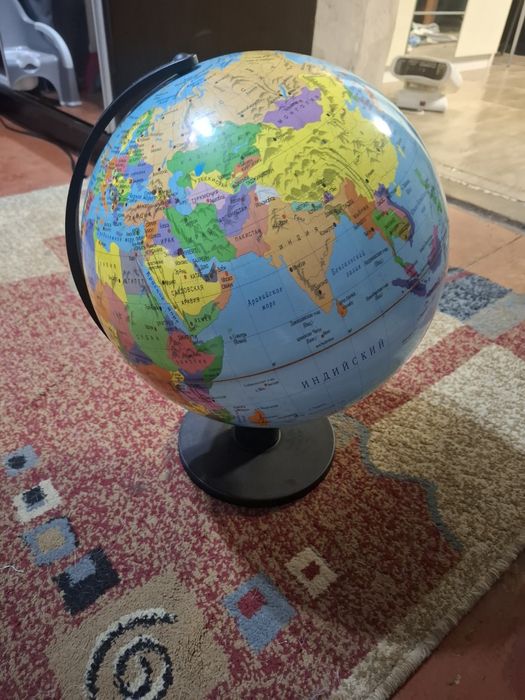 Продам глобус среднего размера