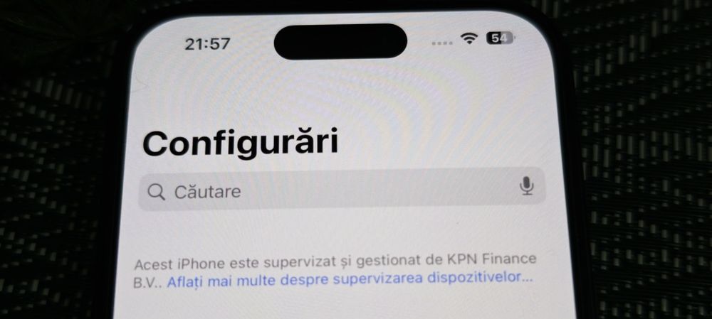 iPhone 15 – 256GB – baterie 100% – 6 cicluri – stare 9.7/10