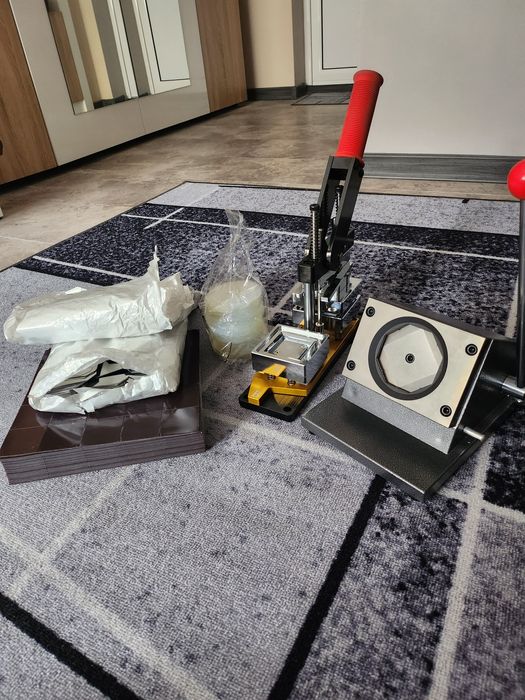 Комплект за персонализирани магнити 5x5 см + щанцова машина