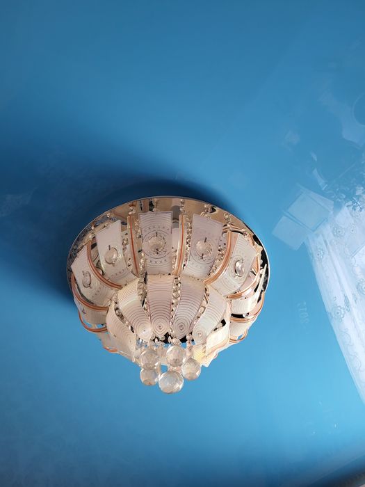 продам люстру     .