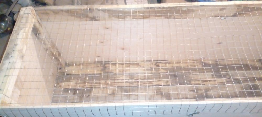 Ящик-вольер для питомцев ручной работы