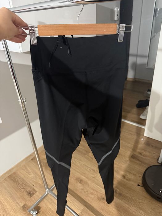 Colanti adidas, noi, cu eticheta