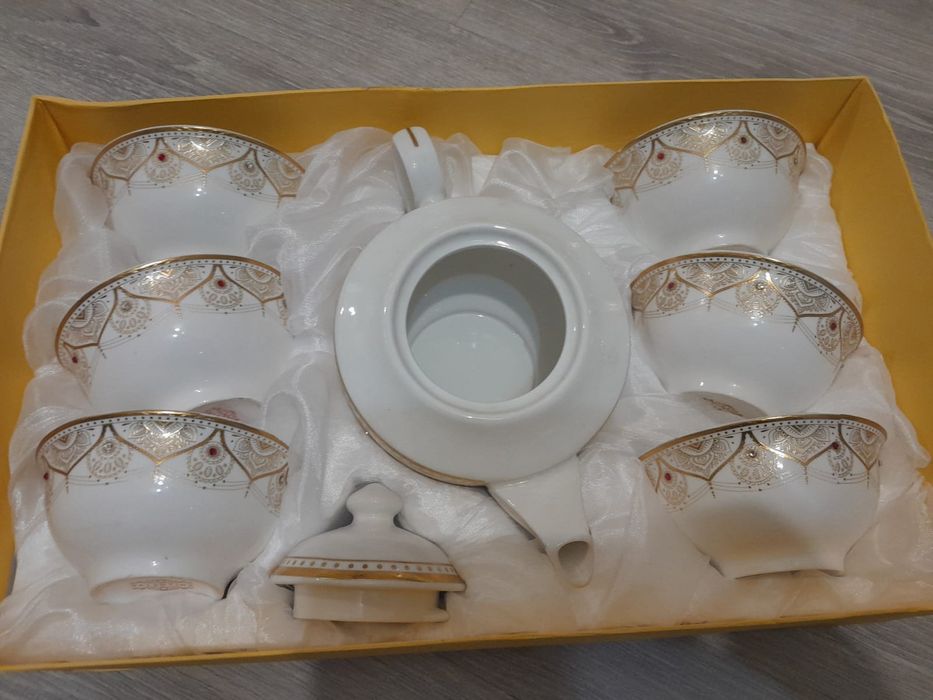 Продам сервиз чайный для шикарного стола и разной посуды для дома
