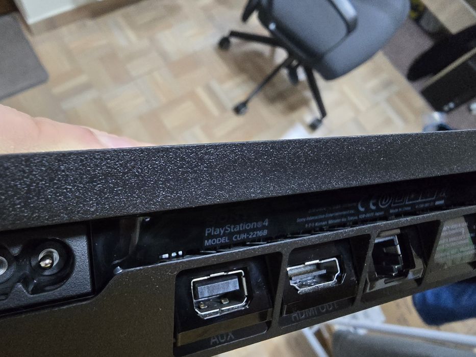 PS4 slim 1TB  CUH-2216B + 2 controllere + 7 jocuri