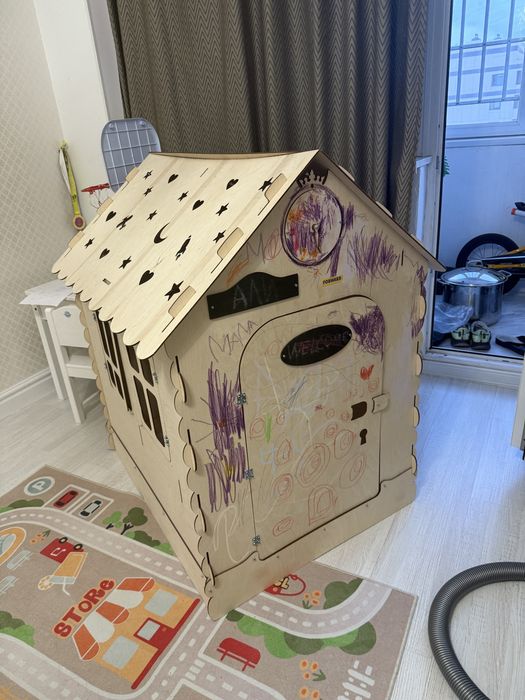 Деревянный десткий домик