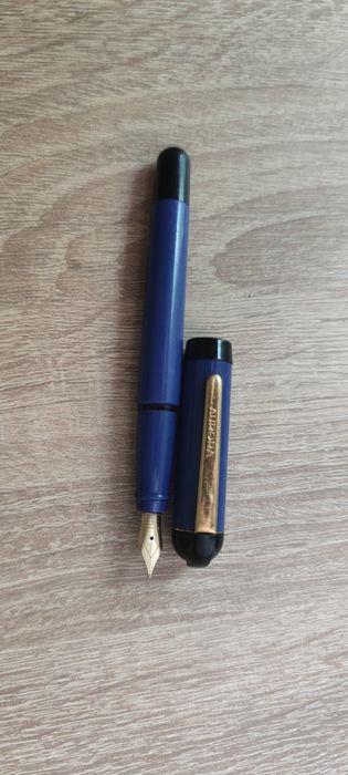 Stilou Aurora penita M cu elemente aurite