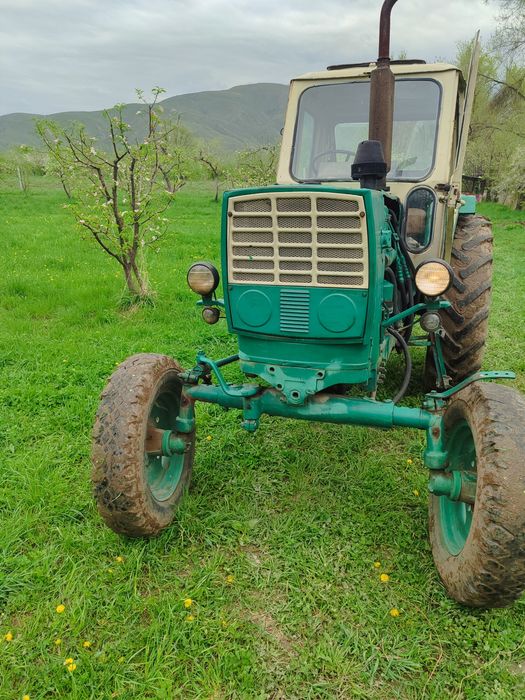 Продам юмз 6ал. Отличный трактор . На ходу.