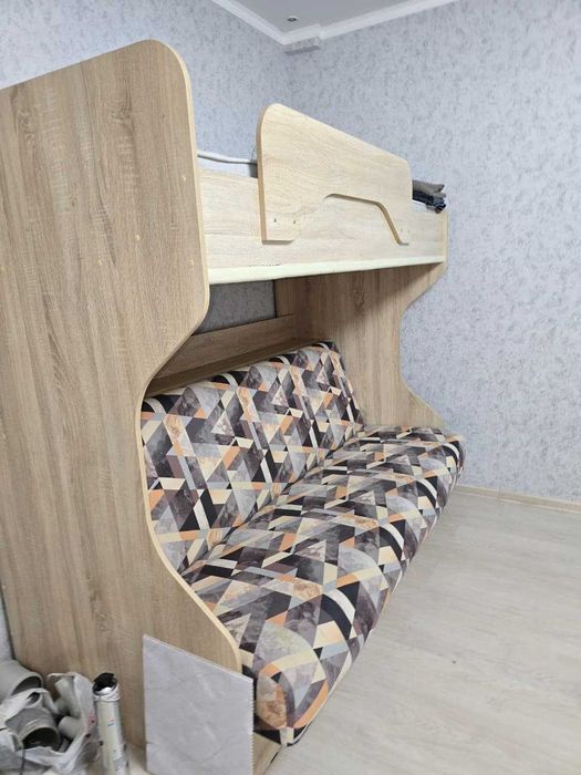Двухъярусная кровать с диваном
