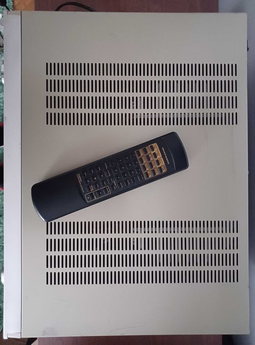 Amplificator Marantz PM 7000 cu telecomanda originala.