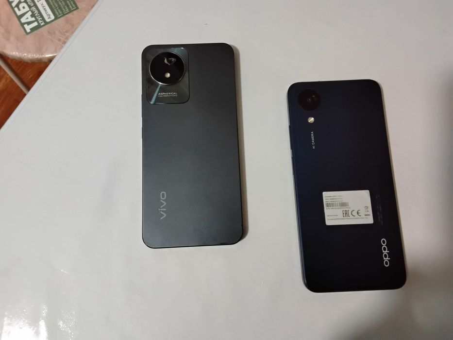 Продам два  телефона