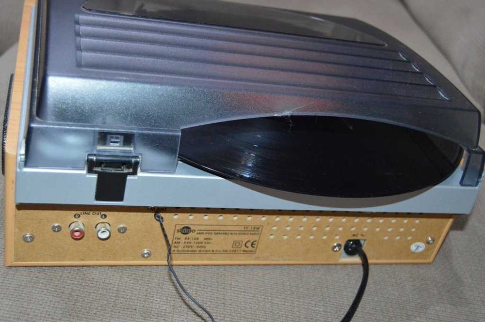 Sistem Audio Retro All-in-One: Pick-up + Radio Stereo Shimo TT-18W