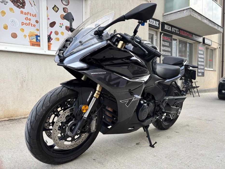 Moto Benelli Tornado 550 2025
