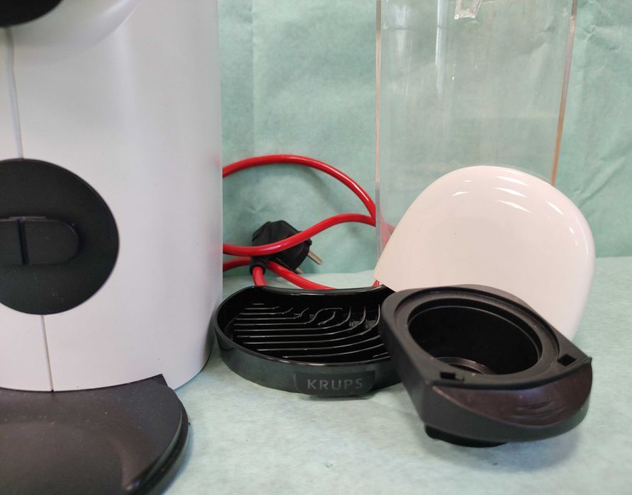 Кафемашина с гаранция 1 година NESCAFÉ® Krups система Dolce Gusto Genio S.White