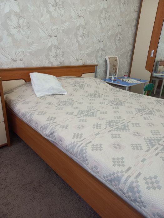 Продам  крепкую кровать