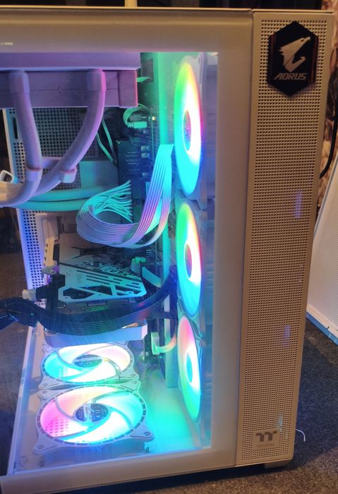 Ryzen 7 7800x3d, ddr5 16gb, rx 7700 12GB, ssd 1tb