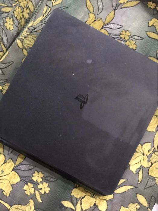 продам плейстейш 4 срочно