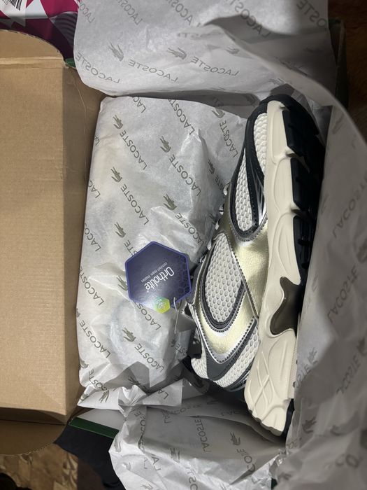 Продам кроссовки женские Lacoste