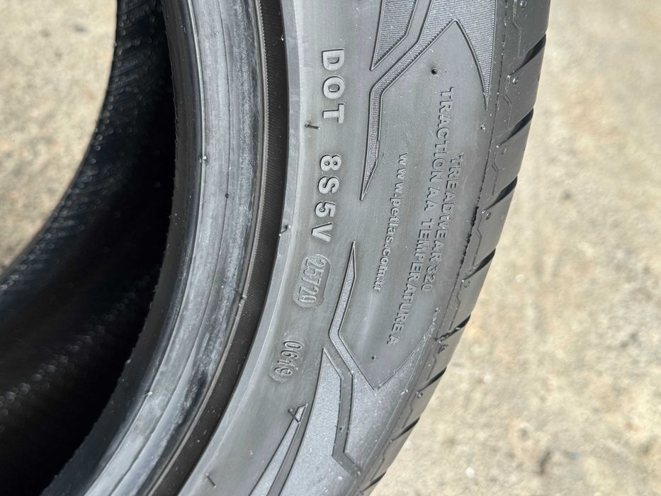 Vând 2 anvelope de vară 235/50 ZR18  Petlas Velox Sport PT741