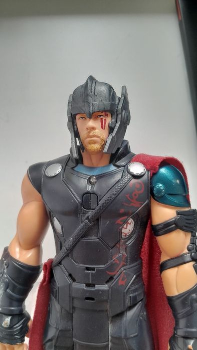 Продам фигурку Тора (Marvel,Марвел)