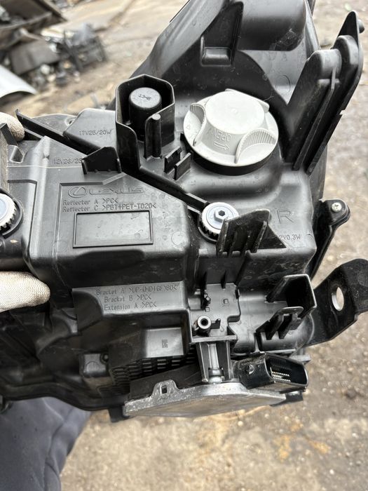 Фар десен за Lexus UX 2021 год.