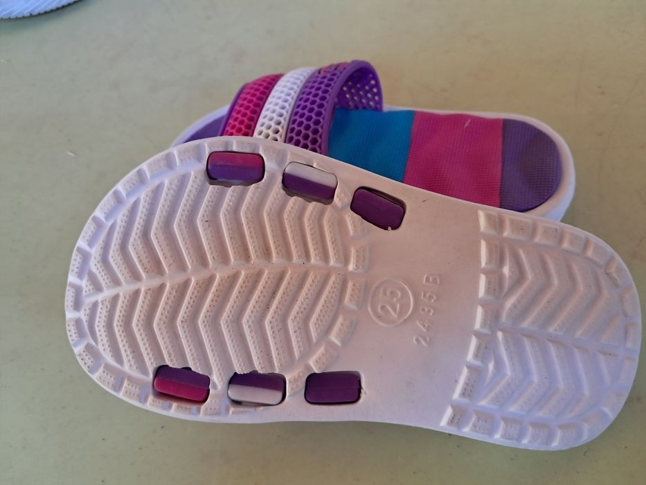 Lot încălțăminte fetițe mărimea 25: șlapi noi +pantofi piele tip barefoot + adidași Nike