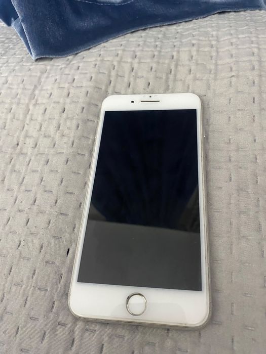 Продам Iphone  7+