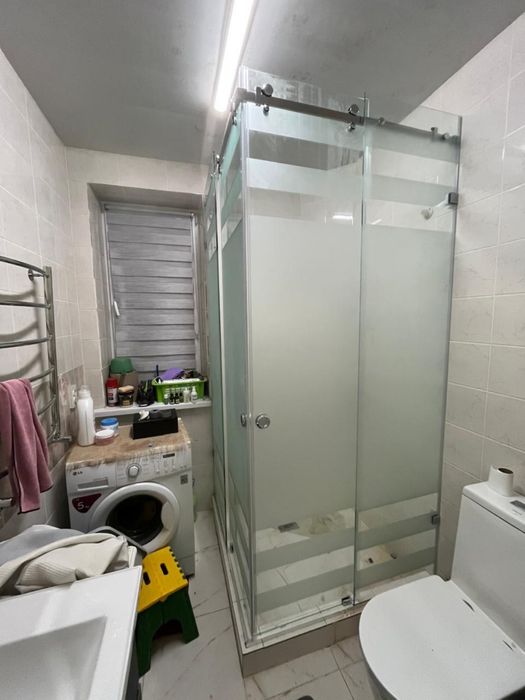 Стеклянные душевые кабины