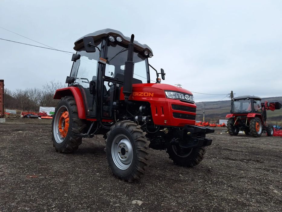 Bizon XD-504 cu cabină Tractor NOU BIZON XD-504 dotat cu CABINĂ, 50 CP, model 4x4