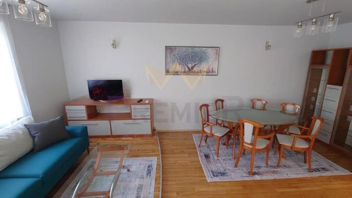 Дава се под наем Тристаен апартамент в Варна, Чаталджа - 130 кв.м за 1000 € - Снимка #1