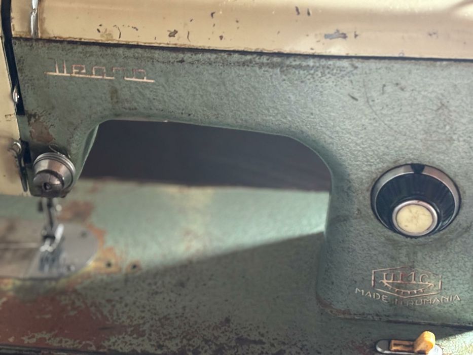 Masina de cusut vintange,veche