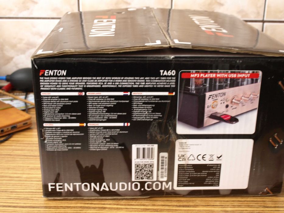 SE vinde amplificator audio pe tuburi