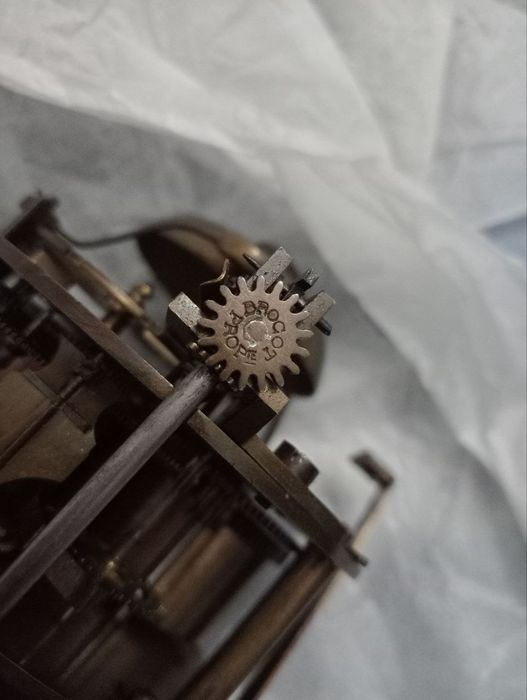 Антикварен бронзов часовник с ангели.